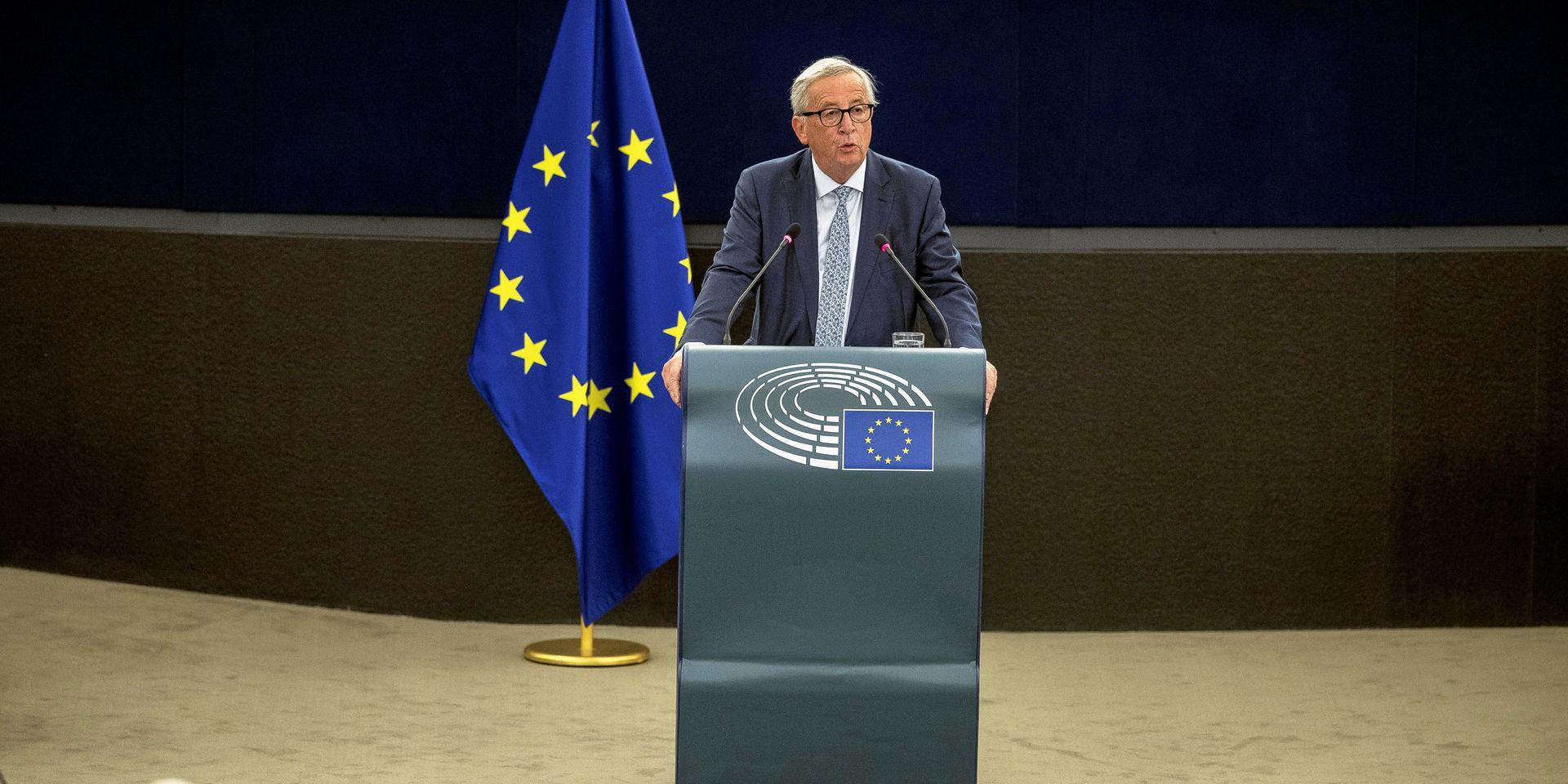 EU-kommissionens ordförande håller tal i Strasbourg.