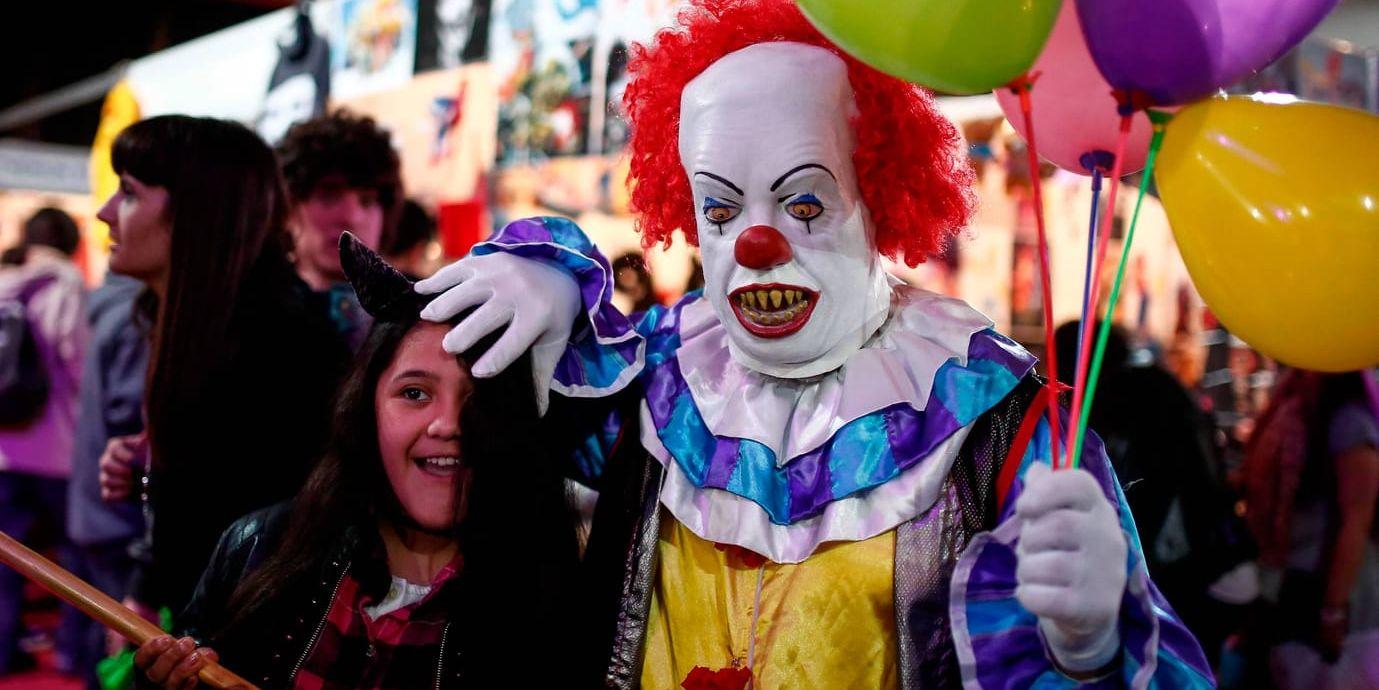 Det kommer allt fler rapporter om folk som blivit skrämda av personer utklädda till clowner. Arkivbild.