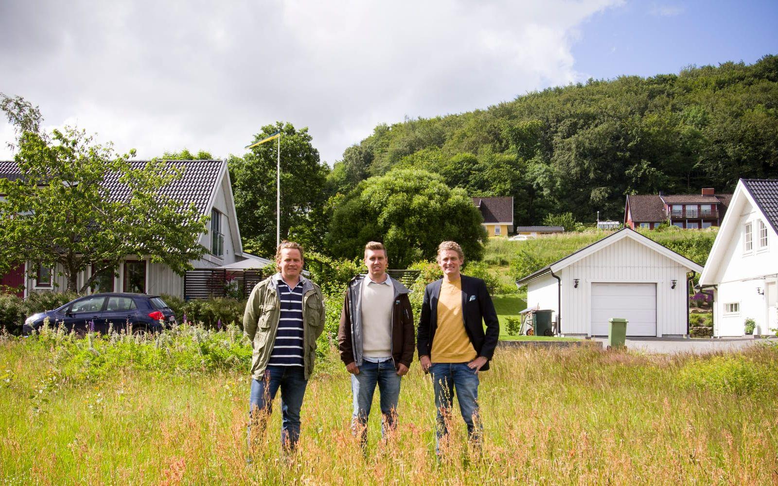 Snapphane AB. Johan Persson, Marcus Andersson, Erik Goverde och Kent Andersen (ej på bild) ser Hasslöv som starten för fler nya bostäder i kommunen. Bild: Jonatan Gernes