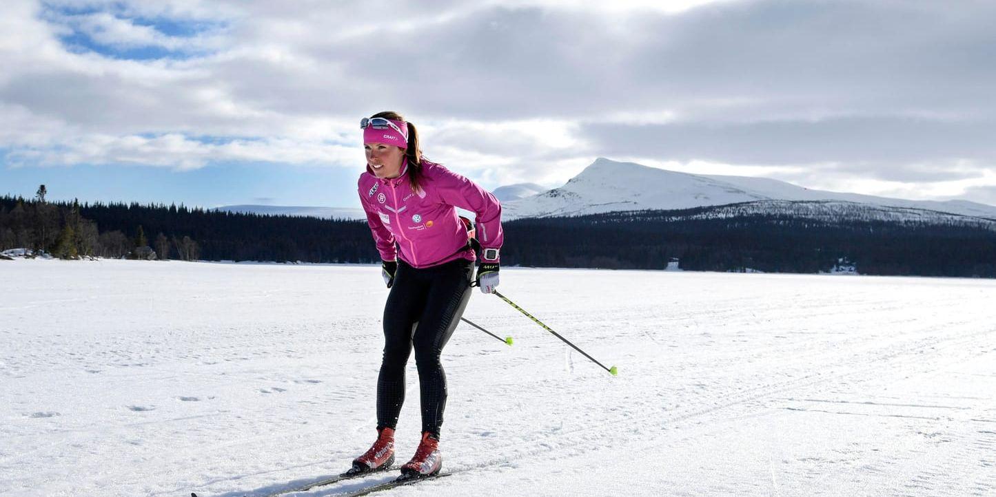 Charlotte Kalla ser ut att skippa landslagets förberedande OS-läger i japanska Sapporo, för att i stället träna på egen hand i Italien. Arkivbild.