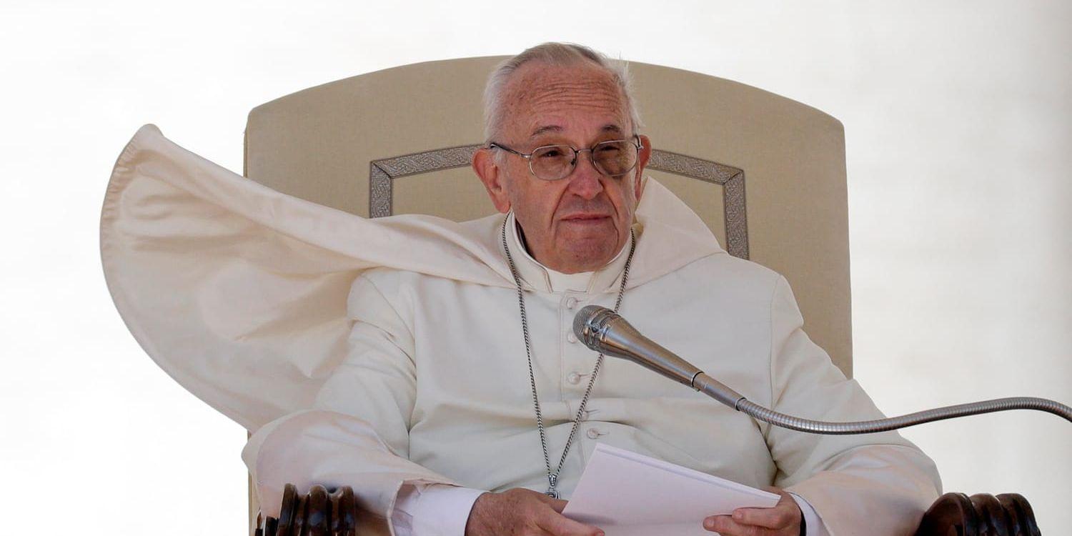 Påven är i blåsväder på grund av hans ståndpunkter om äktenskap, moral och sakrament.