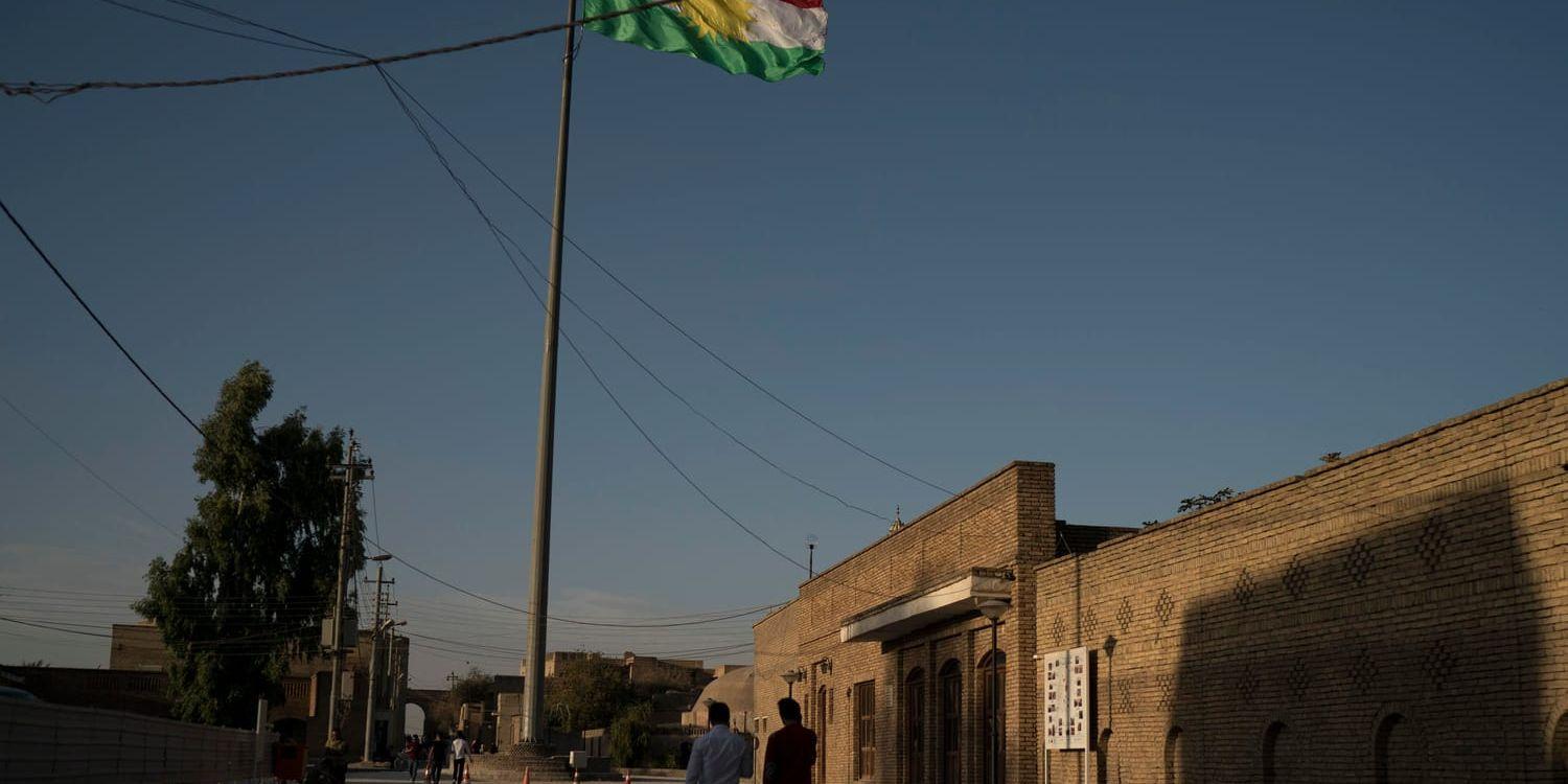 En kurdisk flagga i centrala Erbil i irakiska Kurdistan. Arkivbild.