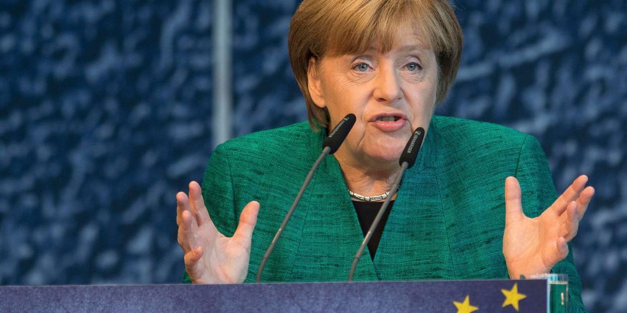 En så kallad Jamaicakoalition med kristdemokratiska CDU/CSU, liberala FDP och miljöpartiet De gröna vore bäst skickad att styra Tyskland, sade förbundskanslern och CDU-ledaren Angela Merkel vid ett tal i Dresden på lördagen.