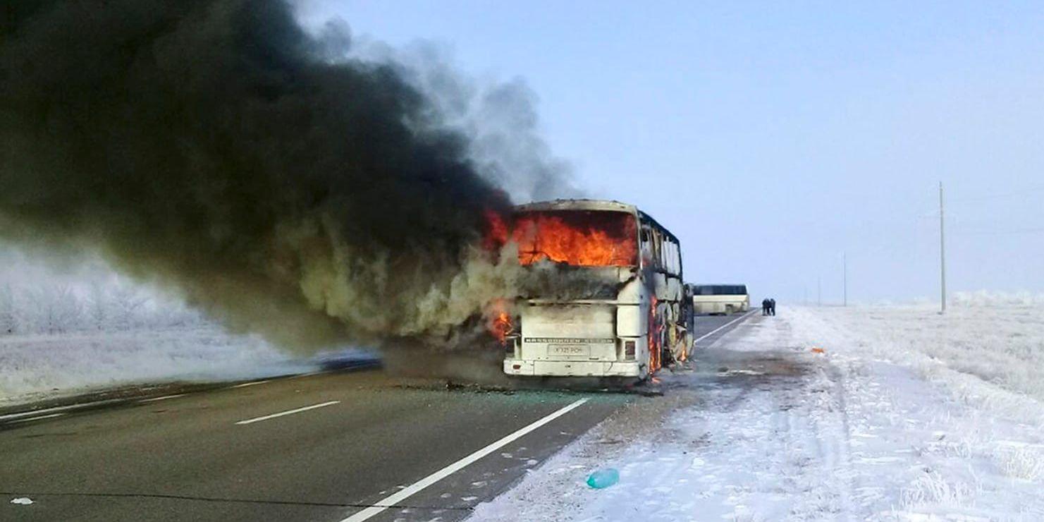 Minst 52 människor har omkommit i en bussolycka i Kazakstan, enligt inrikesdepartementet i Astana.