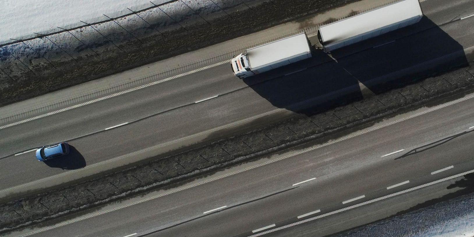 Trafikverket vill utöka omkörningsförbudet för lastbilar på E6 genom Skåne. Arkivbild.