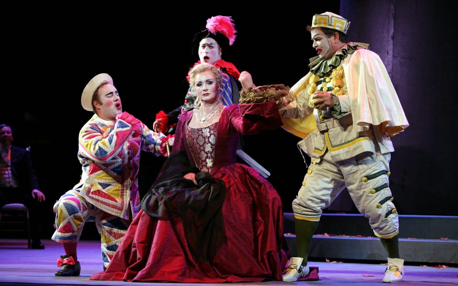 Komiskt. Från ”Ariadne på Naxos”, en av Richard Strauss komiska operor, på Washington National Opera. Bild: Karin Cooper