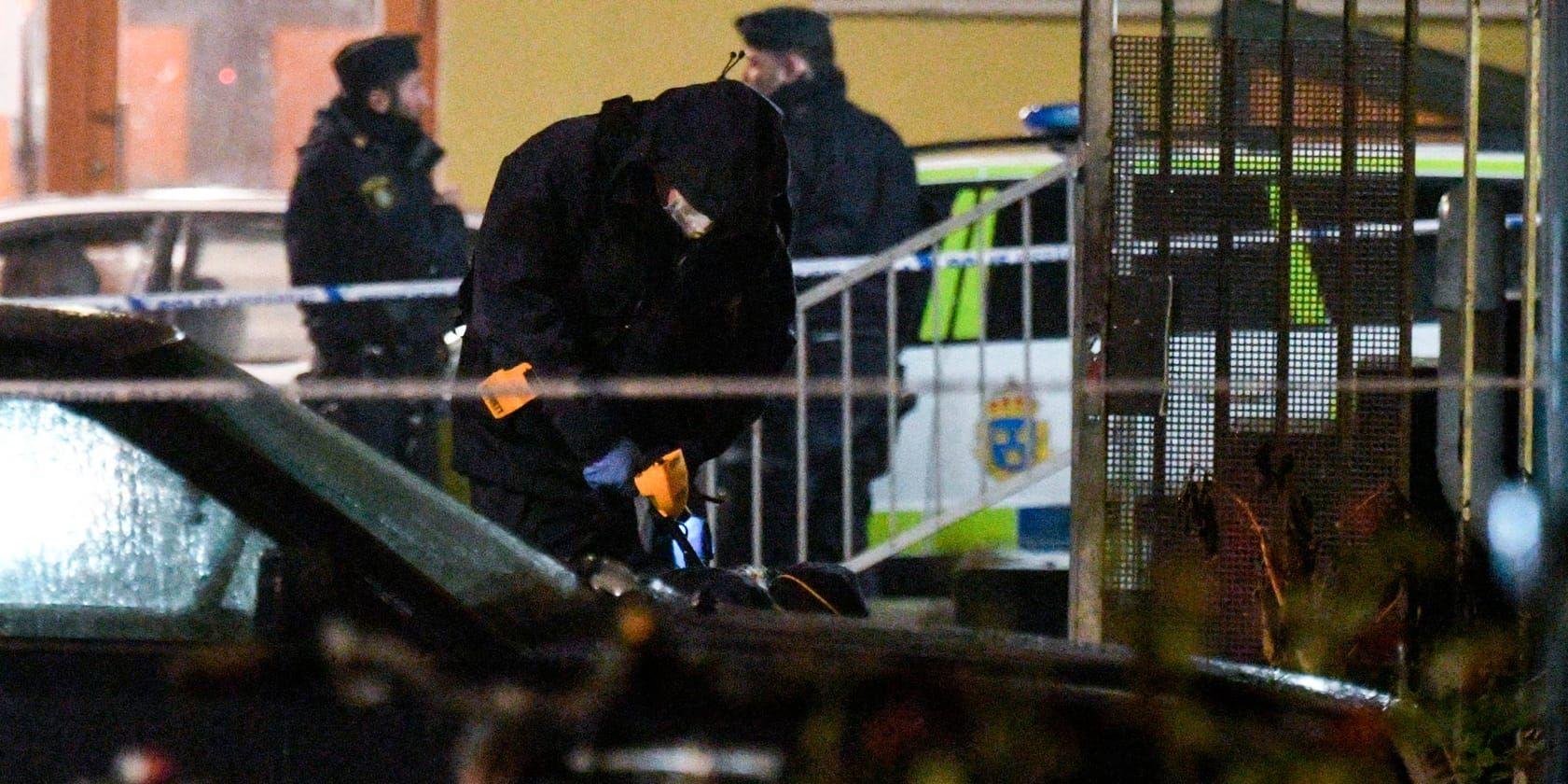 Polisens tekniker i arbete efter dödsskjutningen i stadsdelen Seved i Malmö.