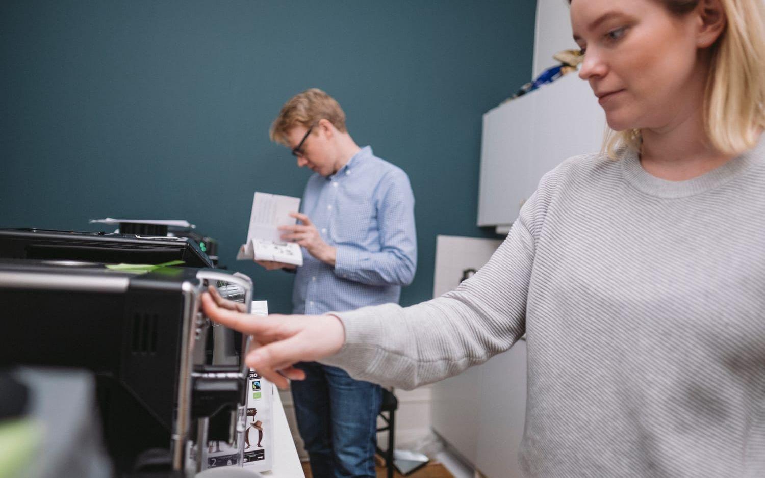 Välmeriterade kaffekännarna Henrik Sandén och Linnea Vannesjö bedömde både smak och maskinernas användarvänlighet.
