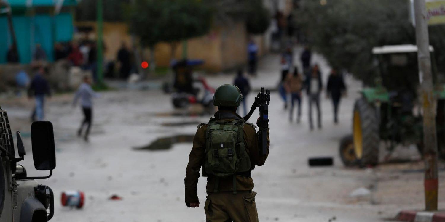 Palestinier i sammandrabbning med israeliska styrkor i staden Jenin på Västbanken i januari i år. Personerna på bilden har ingenting att göra med händelserna som nämns i texten. Arkivbild.