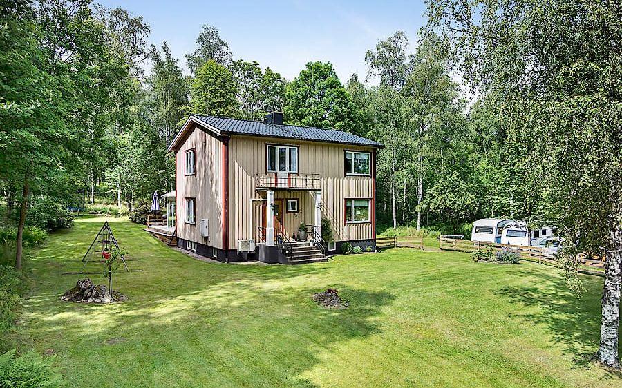 Kinnared. På Torupsvägen 8 i Kinnared finns en villa med tillhörande mark till salu för 1 475 000 kronor. Bild: Skandiamäklarna
