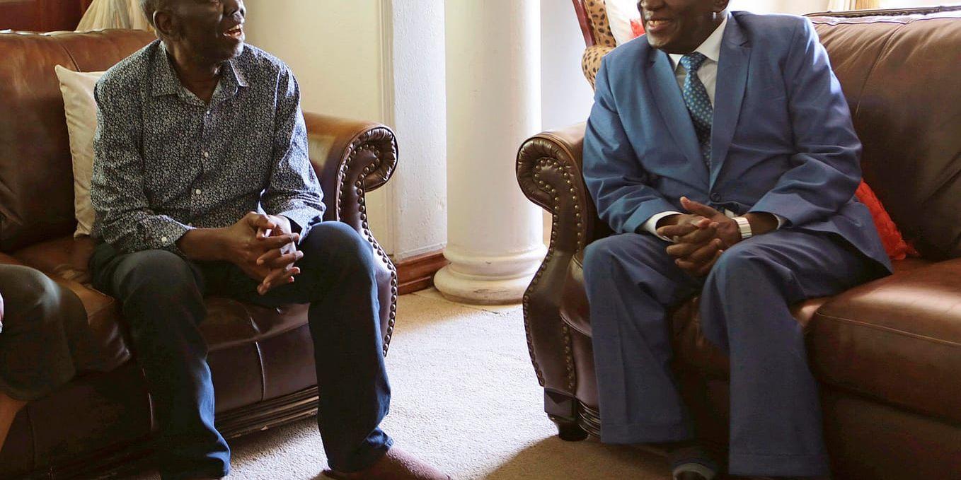 Zimbabwes president Emmerson Mnangagwa, till höger, och oppositionsledaren Morgan Tsvangirai tidigare i år.