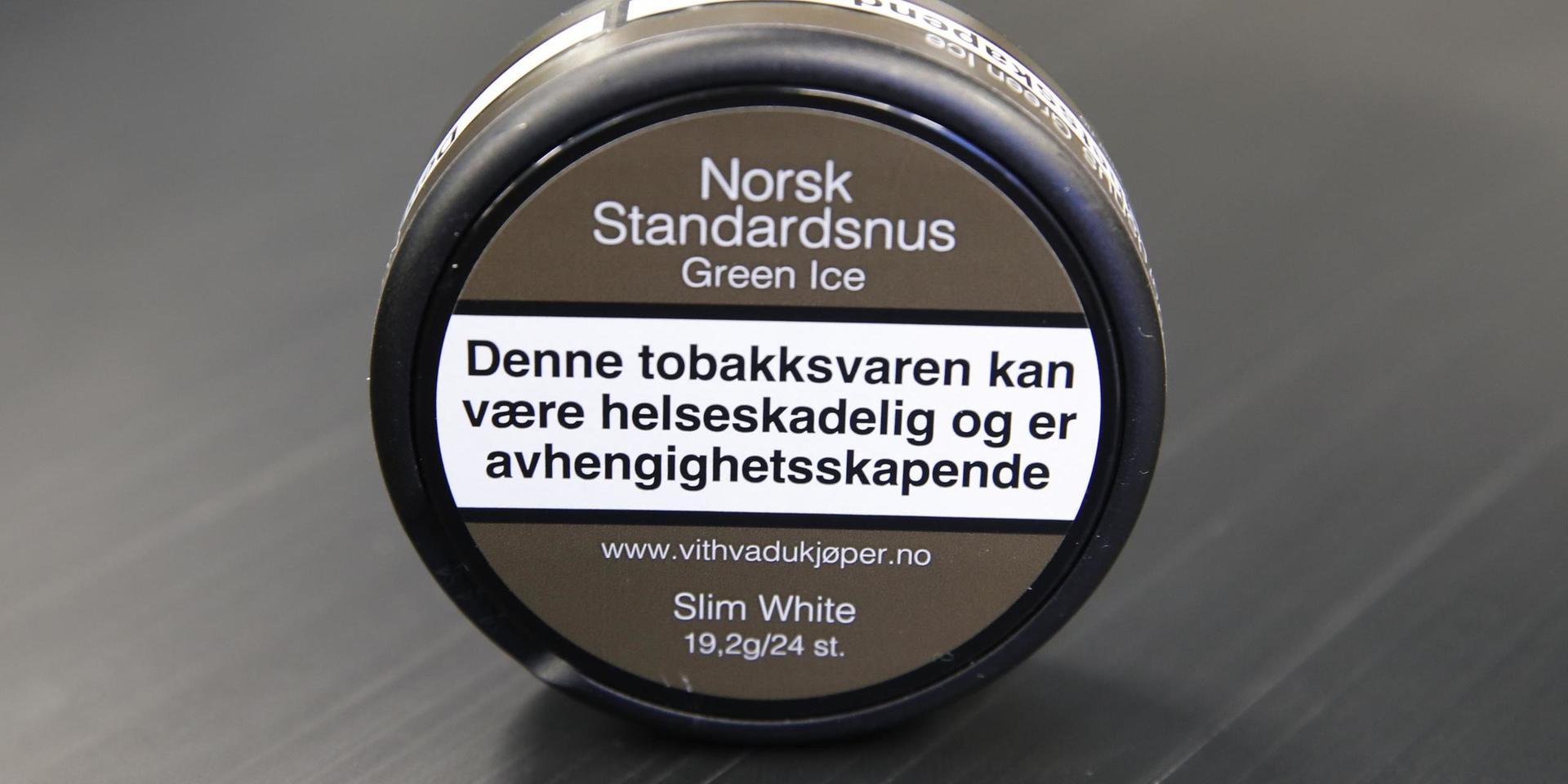 En norsk snusdosa, med godkänd varningstext. Arkivbild.