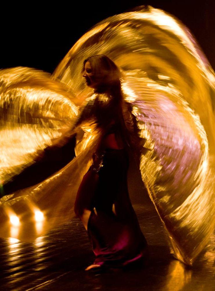 Mellan klockan 20 och 23 på lördagskvällen bjuder Jolly stage på världsmusik med orientalisk magdans.