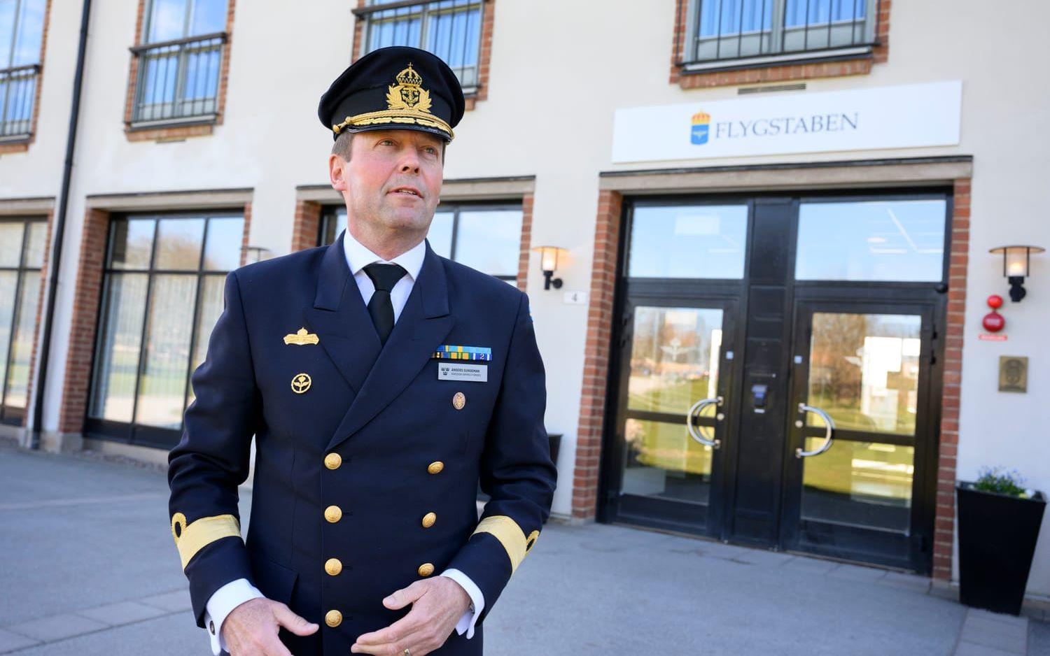 Försvarsmaktens rymdchef Anders Sundeman ser fram emot Sveriges första operativa militära satellit i rymden. Det är en underrättelse- och spaningssatellit stor som en tvättmaskin.