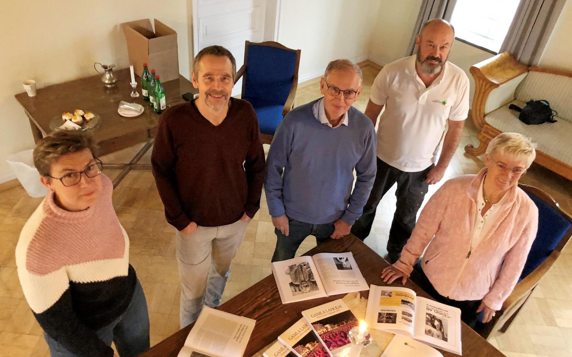 Marita Björk, Nils Danred, Tommy Paulison, Roy Karlsson och Ulla Gunnarsson har varit med i staben kring Gamla Laholms nya årsbok.