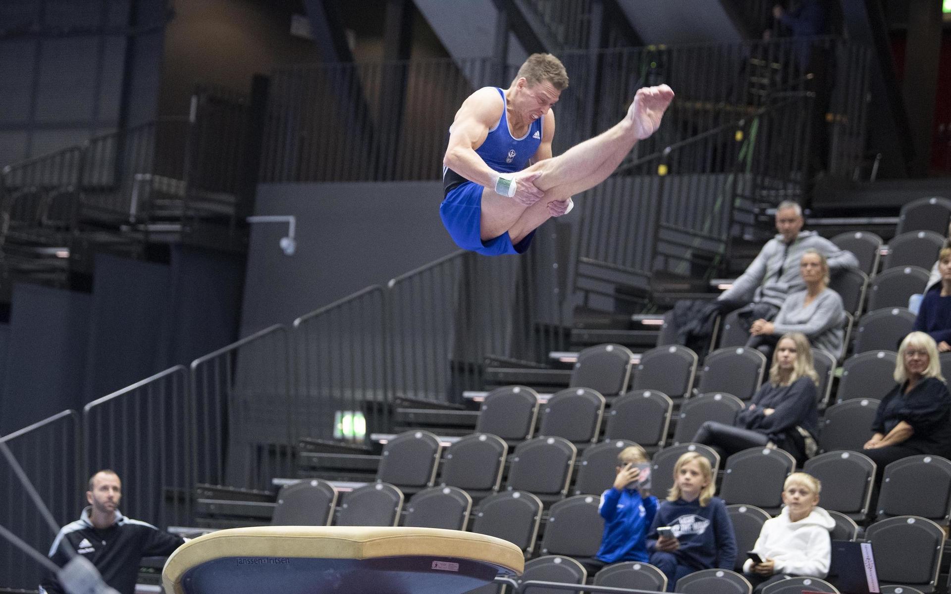 Halmstad Frigymnasters landslagsveteran Christopher Soós tog ett guld och totalt sju medaljer under hemma-SM i Halmstad arena.