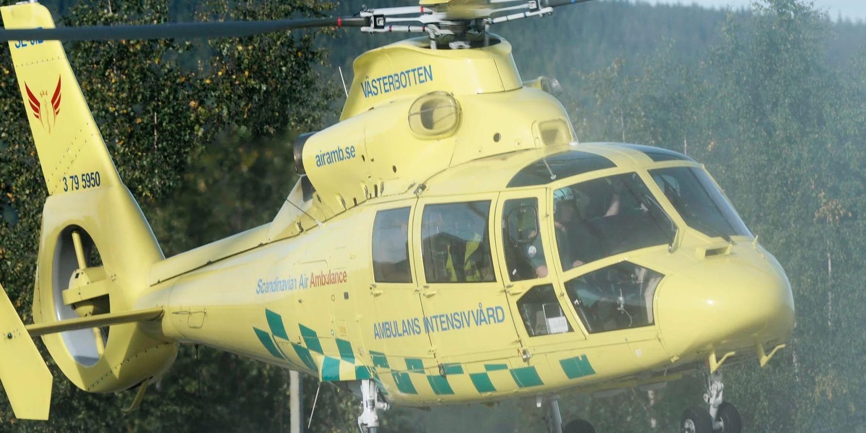 En 19-årig man fördes till sjukhus med helikopter efter att ha påträffats brännskadad i Åmål. Arkivbild.