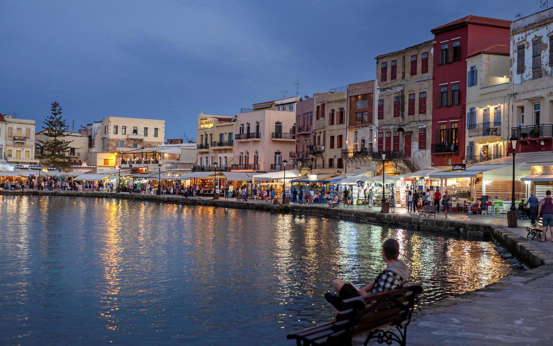 Den venetianska hamnen i Chania på Kreta. 