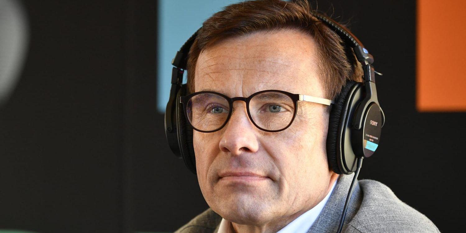 Moderaternas partiledare Ulf Kristersson (M) intervjuas av Sveriges Radio på Moderaternas dag under politikerveckan i Almedalen.