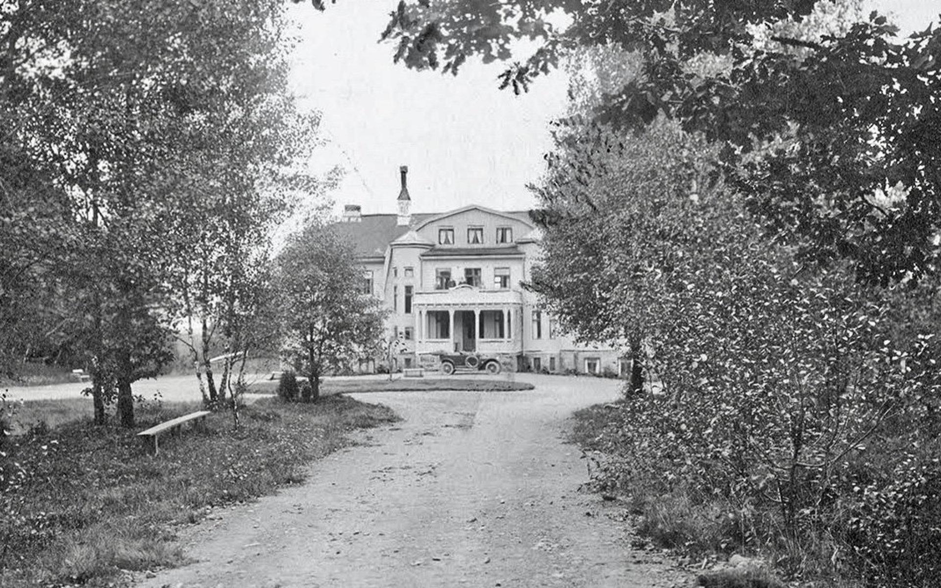 Sundsholms privata sanatorium i Breared var vackert beläget vid sjön Simlången. 