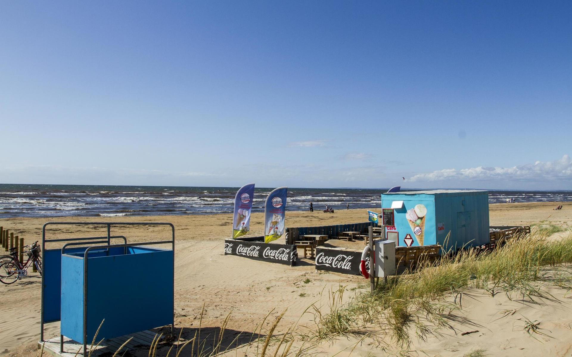 Matvagn på stranden i Mellbystrand nedanför Mellbyvägen som Max Power Halland ekonomisk förening driver.