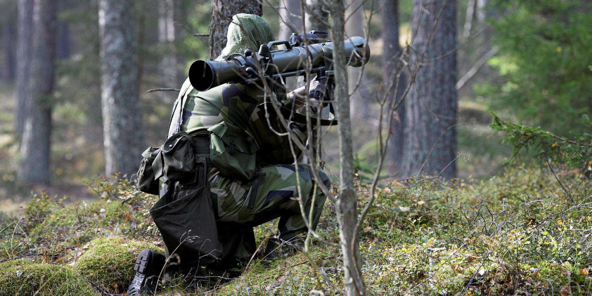Det är så dags nu att titta till Sveriges försvar och våra försäkringar mot krig och elände, skriver ”Rotorparn”.