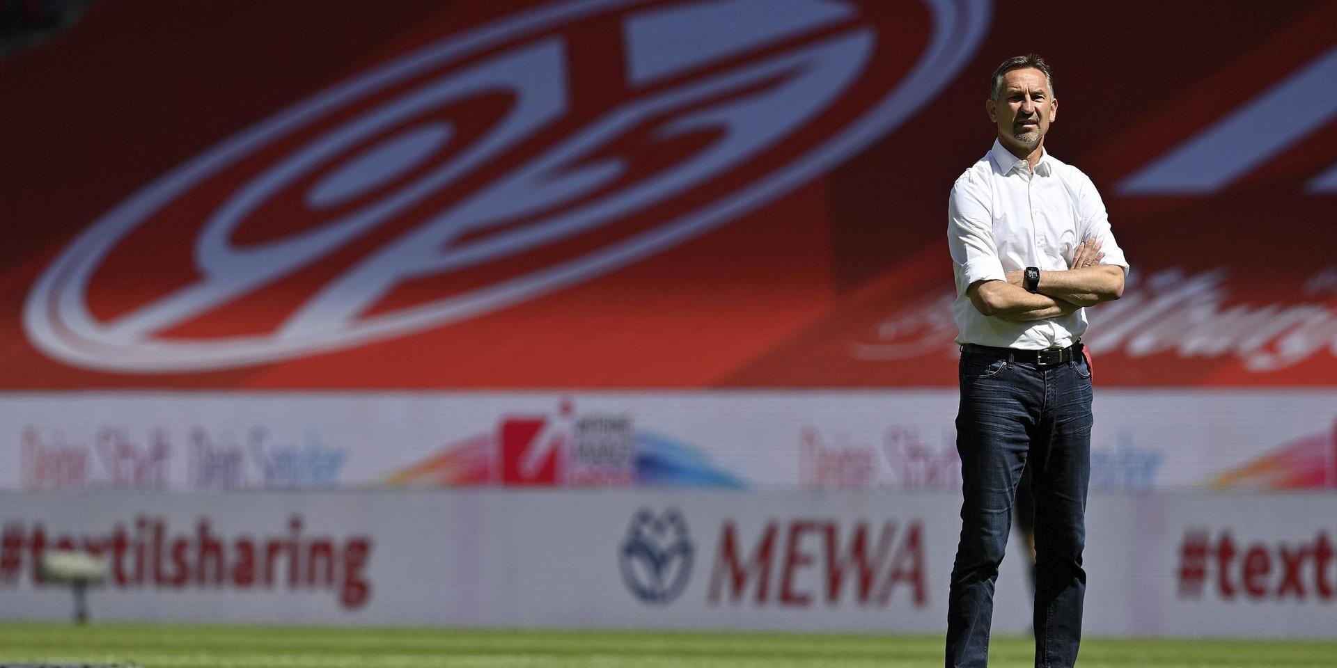 Achim Beierlorzer sparkas som tränare i Mainz efter två inledande förluster i Bundesligafotbollen.