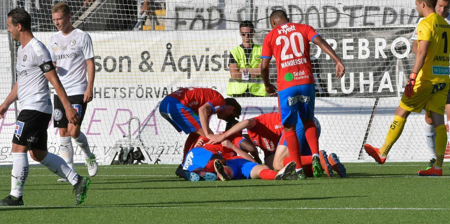 Helsingborg firar Rasmus Jönssons 1–0-mål.