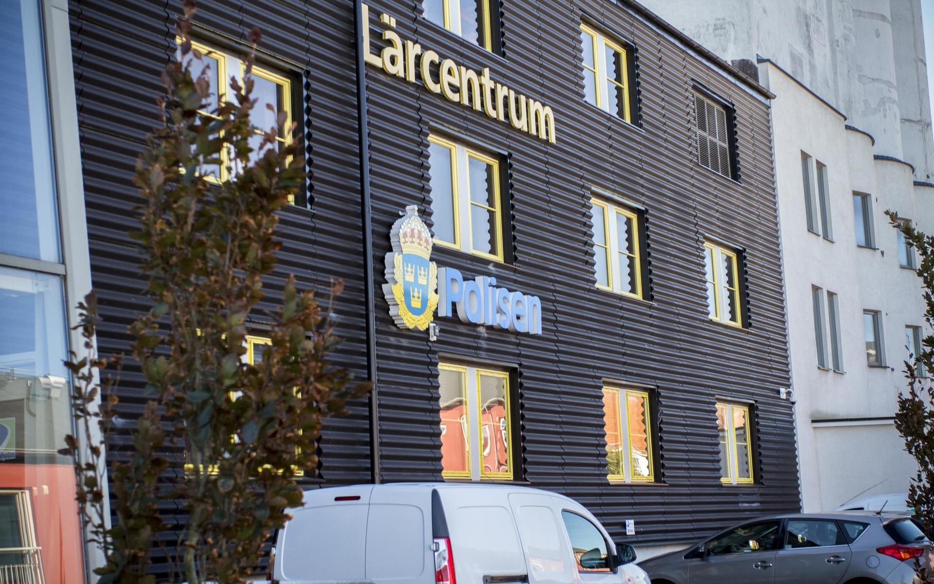 Polisen Laholms lokaler som brandskadats på Lantmannagatan i Siloetten.