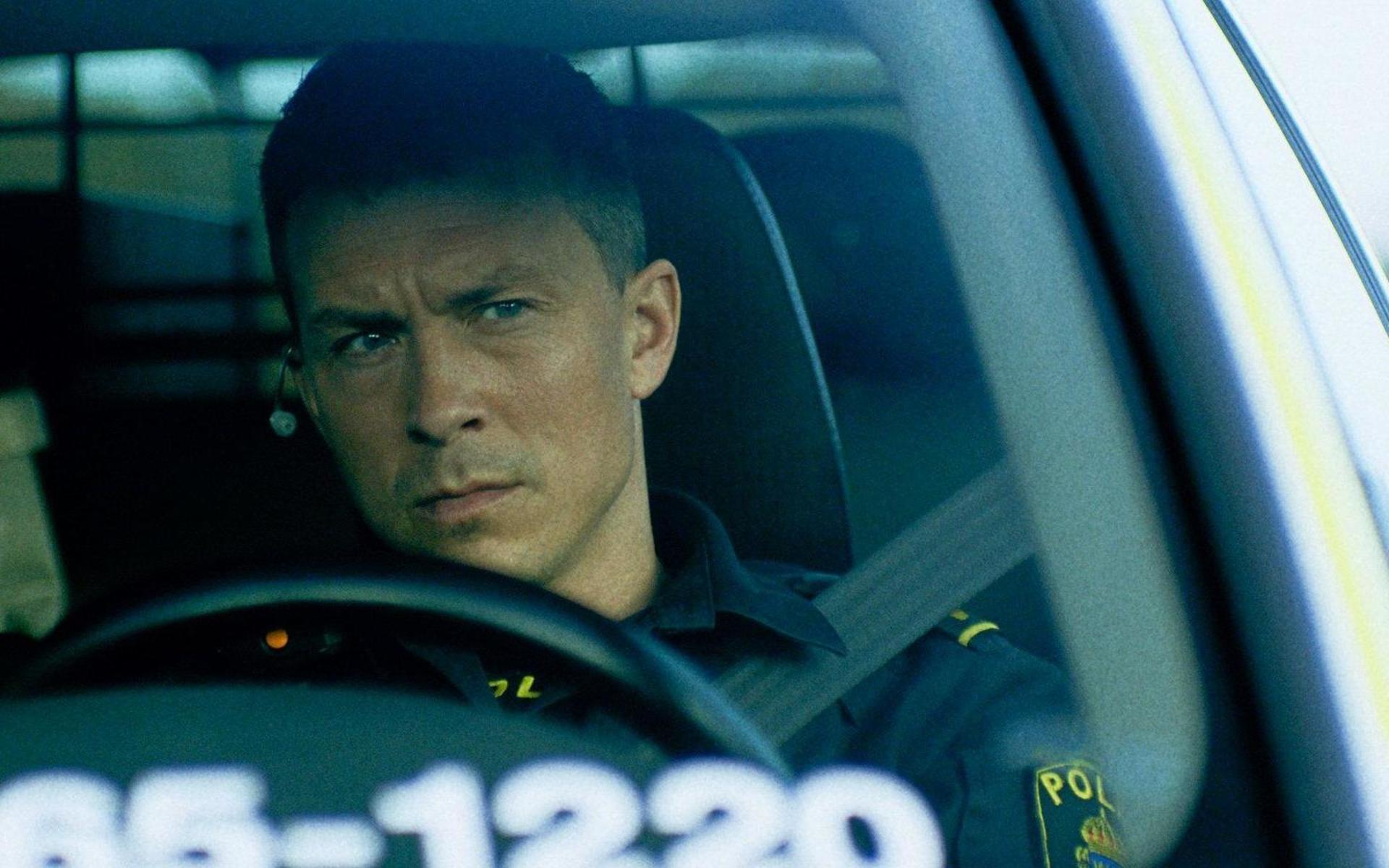 Karaktären Magnus (Oscar Töringe) är en erfaren polis som blir förälskad i sin nya kollega.