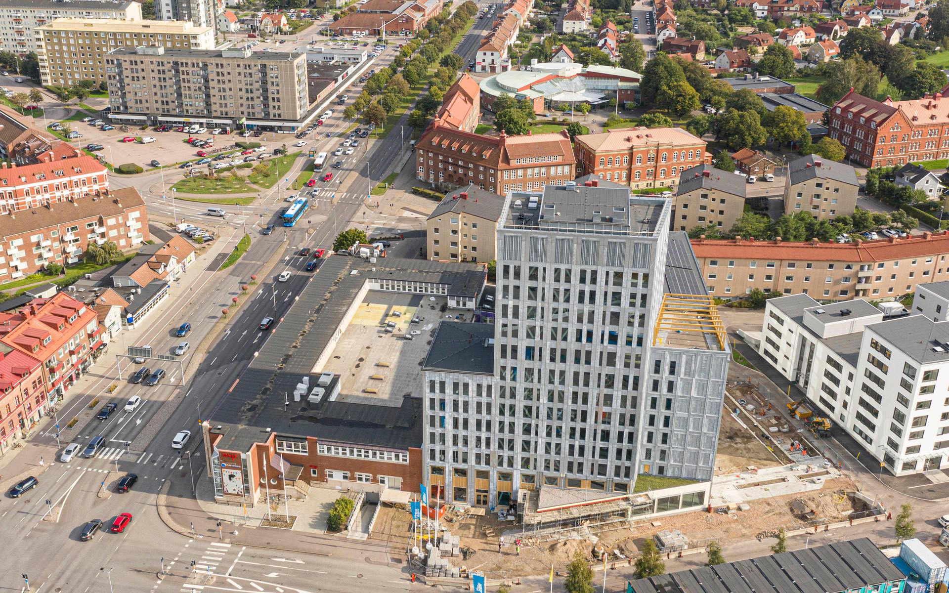 Nya hotellet vid Halmstad resecentrum blev utsedd till näst fulaste bygget 2020.