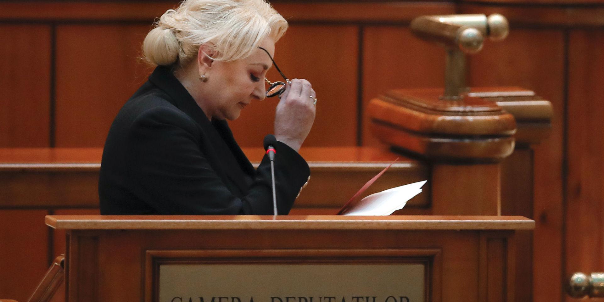 Premiärminister Viorica Dancila höll ett tal före förtroendeomröstningen i parlamentet på torsdagem, men förlorade. 