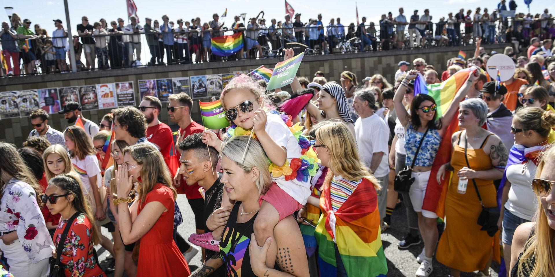 STOCKHOLM 20190803
Deltagare i lördagens Stockholm Pride Parade. Paraden startar vid Stadshuset och slutar vid Östermalmds IP.
foto: Stina Stjernkvist / TT / kod 11610
