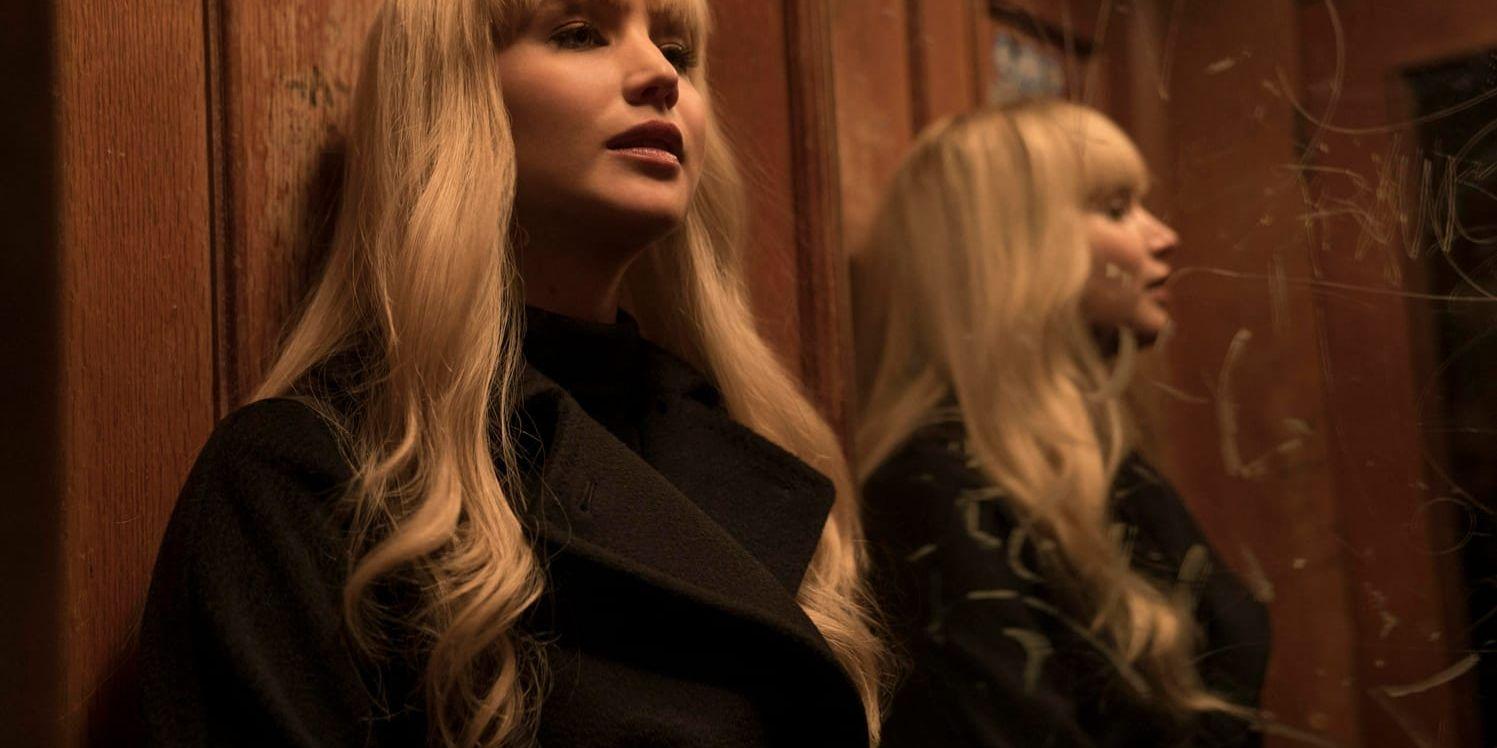 Jennifer Lawrence spelar en rysk "sparv" i thrillern "Red sparrow". Pressbild.