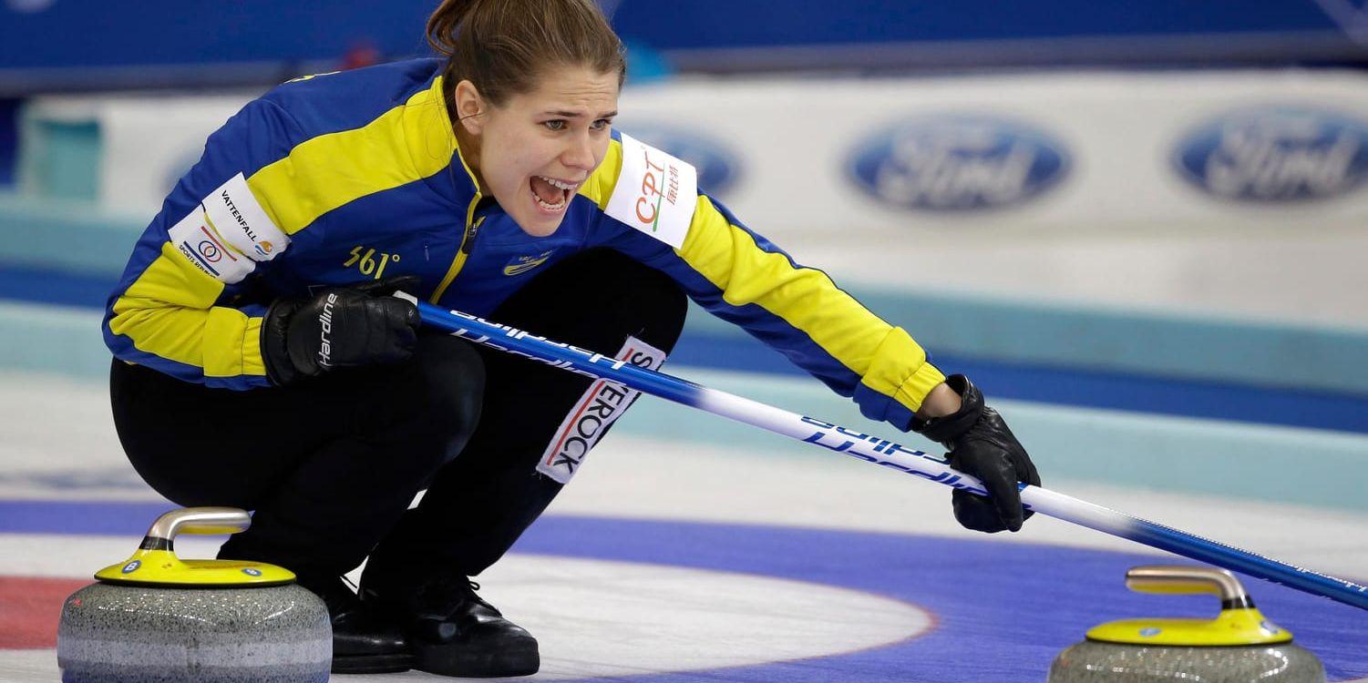 Anna Hasselborg är på väg att leda sitt lag till slutspelet i curling-EM efter fem raka vinster. Arkivbild.