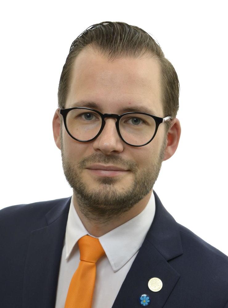 Mattias Bäckström Johansson (SD) var frånvarande vid riksdagens votering om förslaget till differentierad skolpeng.