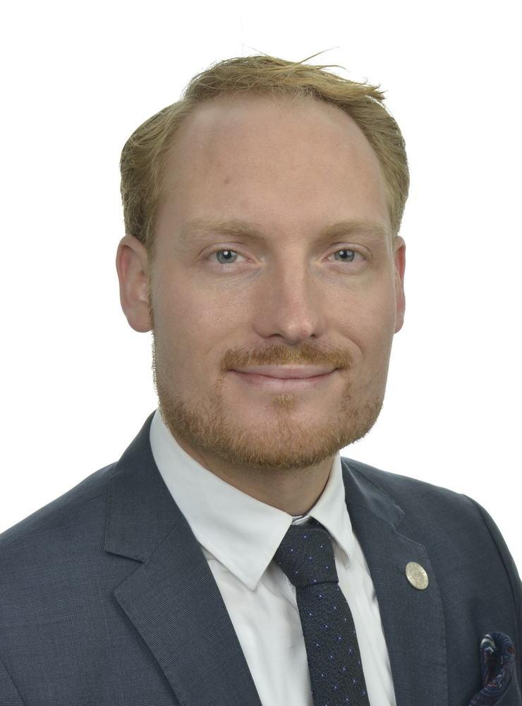 Aron Emilsson (SD) röstade nej till regeringens förslag om differentierad skolpeng.