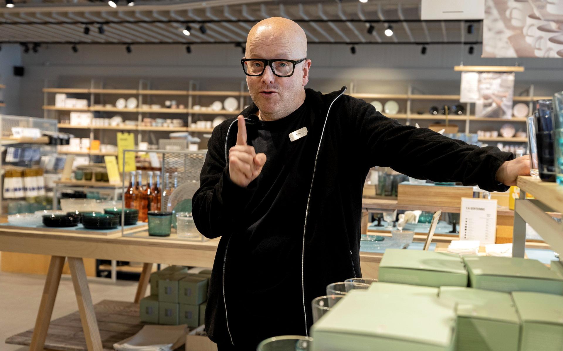 Mattias Larsson på Iittala möter många kunder som letar presenter till andra eller sig själva. Han avslöjar att en Muminmugg kan bli en fin investering.