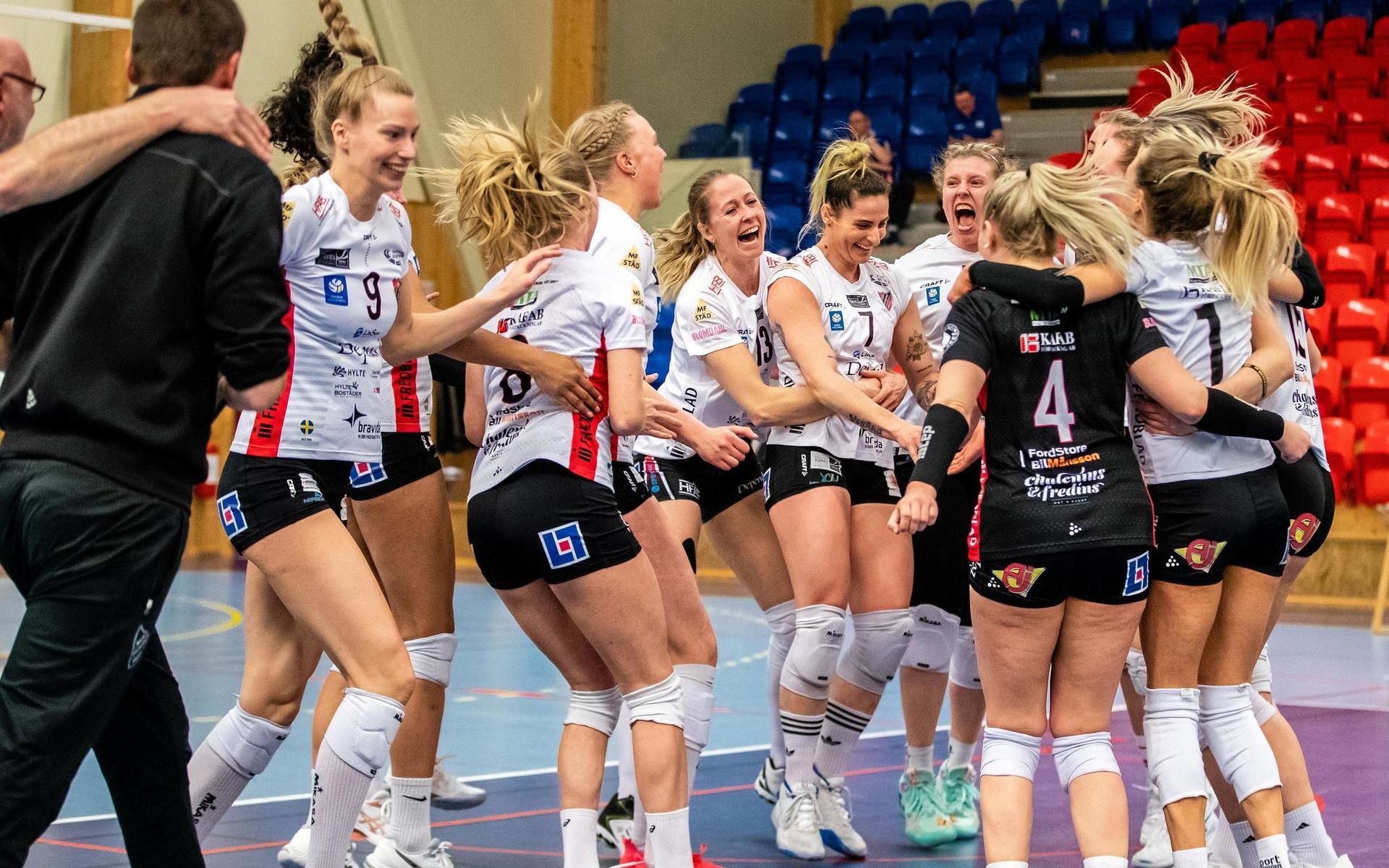 Hylte/Halmstads spelare firar segern i den första SM-finalen. Bild: Mathilda Ahlberg/Bildbyrån