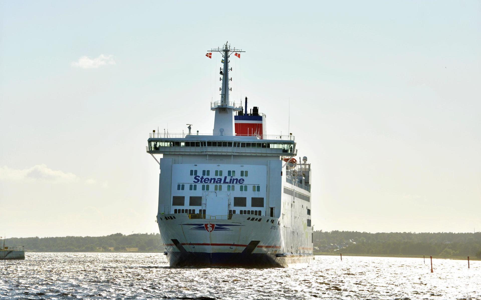 Stena Nautica anlände till hamnen i Halmstad på kvällen för att ta emot nya resenärer. Klockan 19.10 gick färjan tillbaka till Grenå.