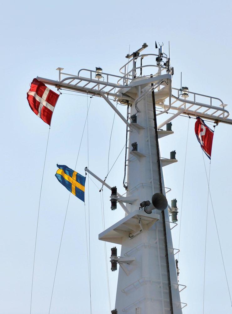 Svenska och danska flaggor pryder Stena Nautica. Men på tisdagskvällen var det främst danska resenärer ombord.