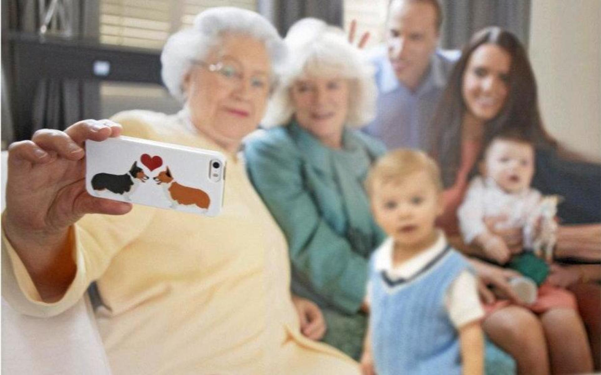 Queen Elizabeth tar en selfie med familjen.