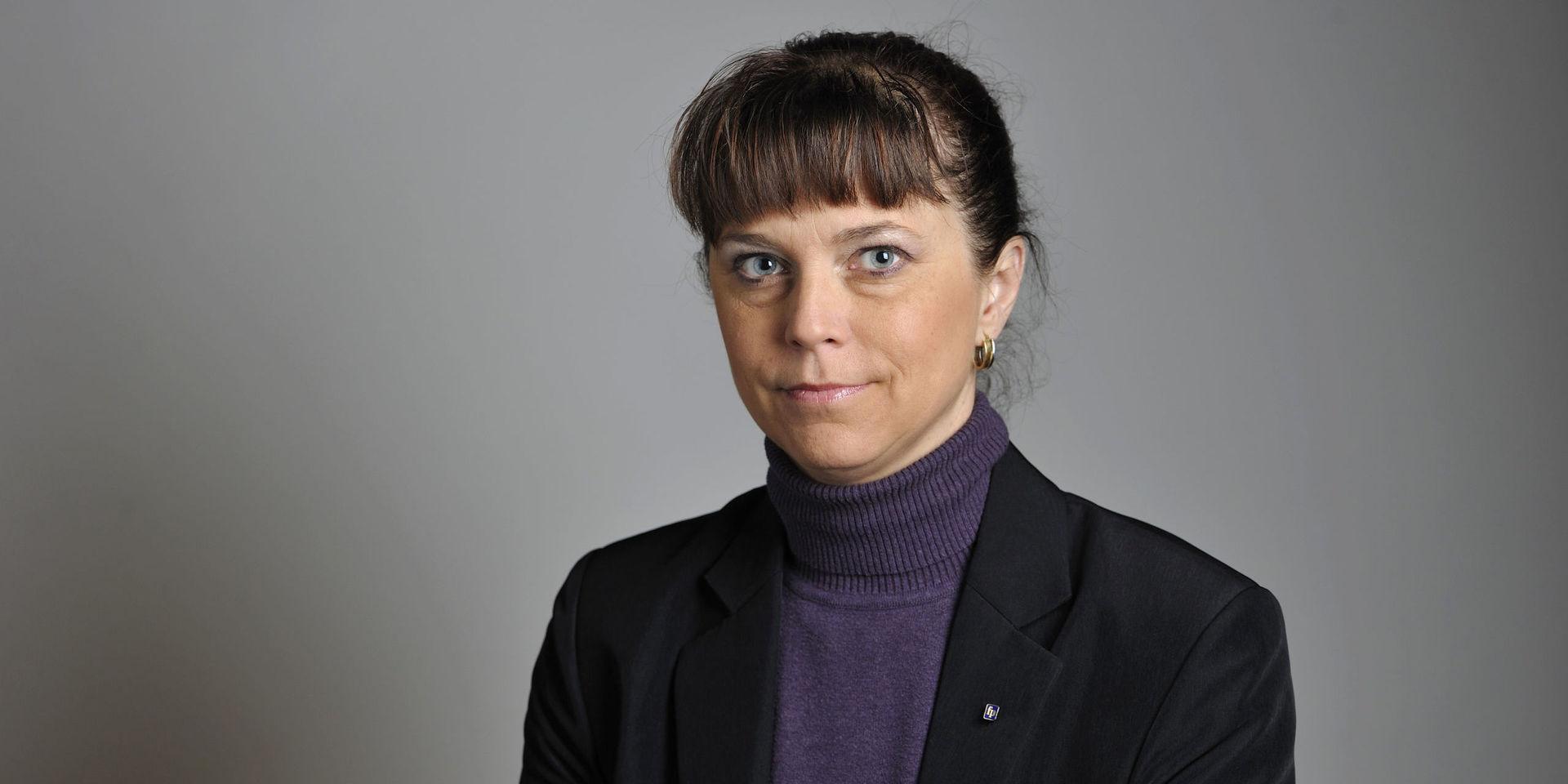 Politiker kan agera olämpligt – även när regler följs. Riksdagsledamoten Emma Carlsson-Löfdah som tidigare företrädde Liberalerna men som nu är politisk vilde. 

