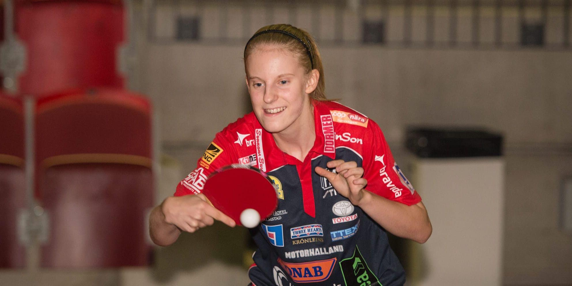 Pingistalang. Halmstad BTK:s Jennie Edvinsson tog sig till dubbla semifinaler på juniortouren i Kroatien och till kvartsfinal i Slovenien.