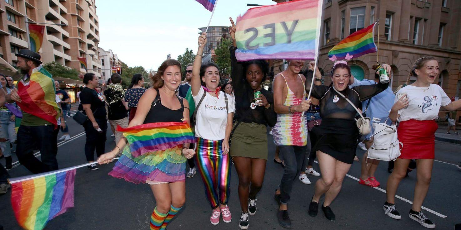Bilden är från i november i fjol när invånare i Sydney firade att samkönade äktenskap var på väg att legaliseras. Efterföljande månad blev detta lagligt.