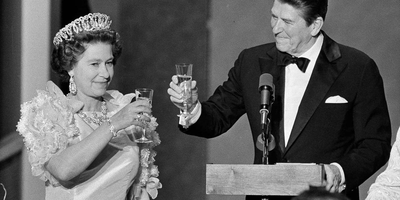 Storbritanniens drottning Elizabeth och USA:s president Ronald Reagan i San Francisco den 3 mars 1983.