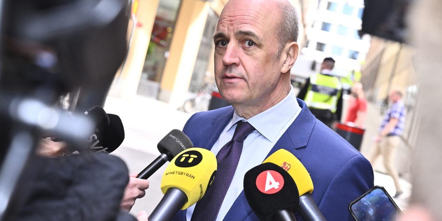 Fredrik Reinfeldt, ordförande i Svenska Fotbollförbundet, säger att fotbollen blivit en frizon för våldsamma män.