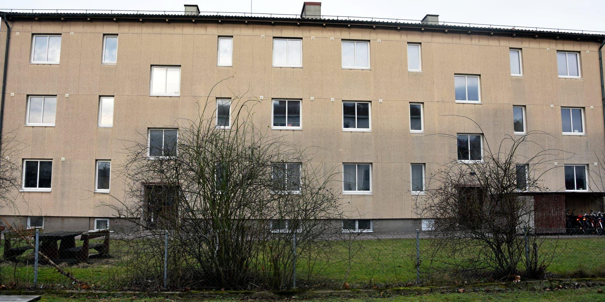 19 studentlägenheter kan försvinna om kommunen fullföljer sina planer att sälja sin fastighet på Hertig Knutsgatan.