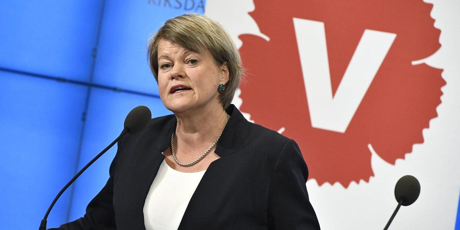 Vänsterpartiets ekonomisk-politiska talesperson Ulla Andersson vill att sjukskrivningarna inom välfärdsyrken granskas. Arkivbild.