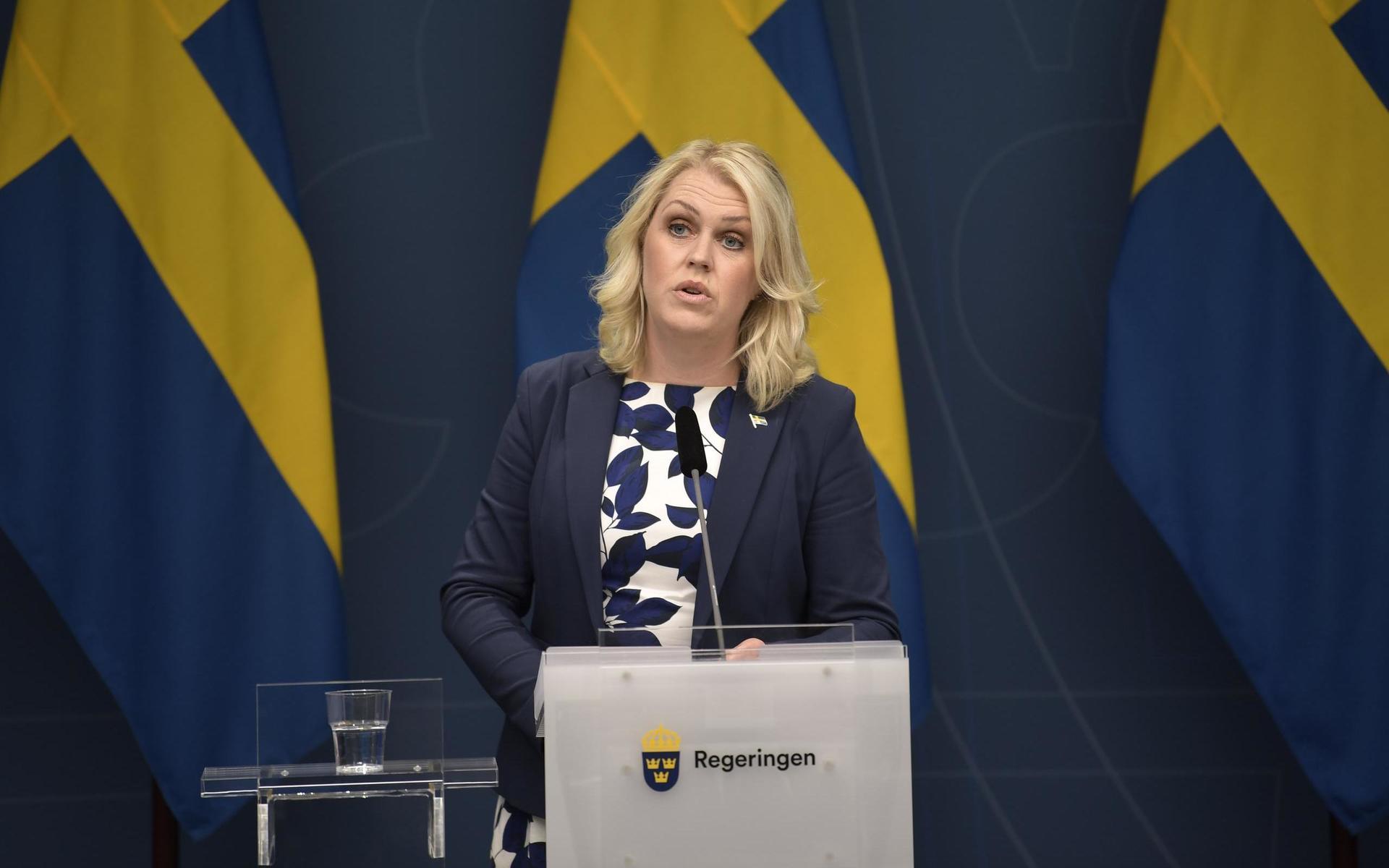 Under året har Socialminister Lena Hallengren ofta synts på pressträffar med anledning av coronaviruset. Nu ska hon gästa det nya programmet Radiokakan.